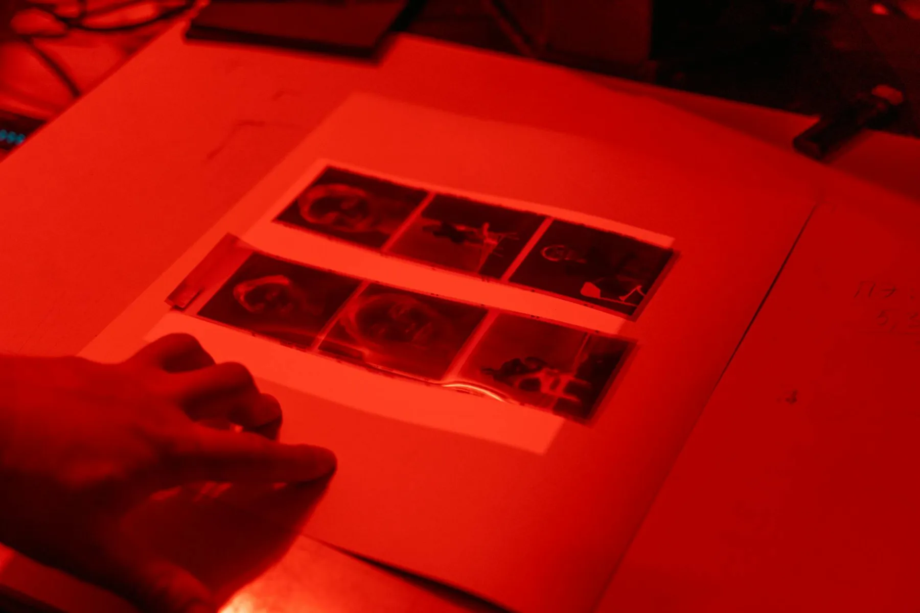 Ciemnia fotograficzna do wywoływania filmu analogowego
