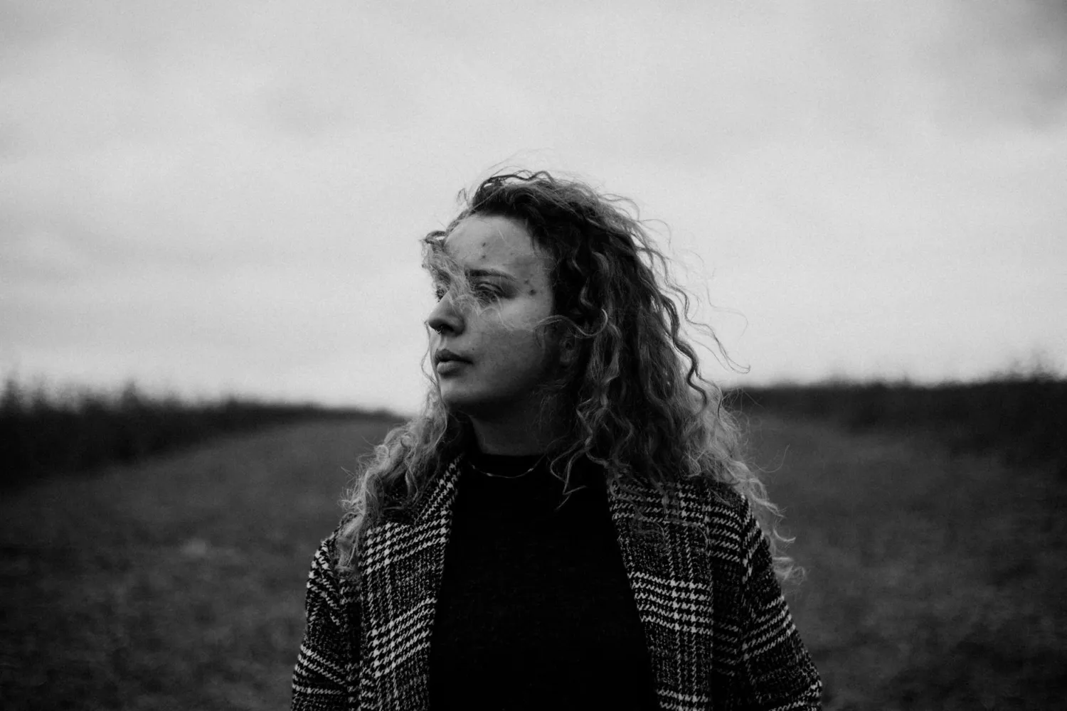 Portret czarno-biały w fotografii artystycznej