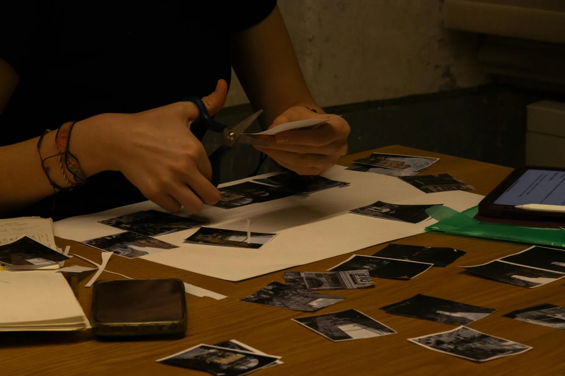 Kolaż fotograficzny z papierowych wycinków