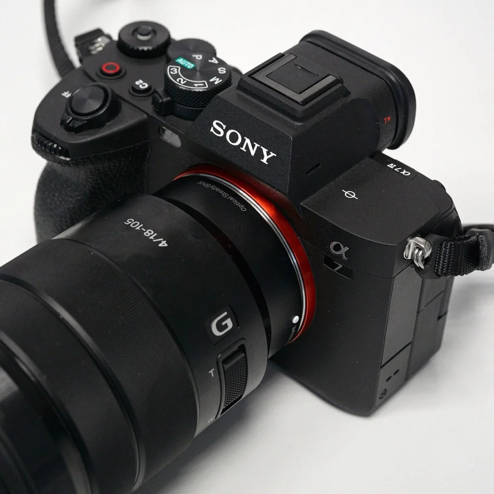 Sony A7 IV: pełnoklatkowy bezlusterkowiec z obiektywem