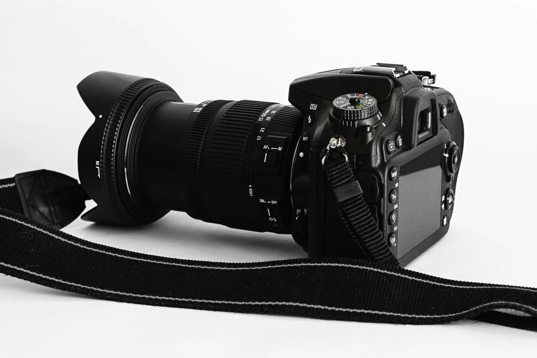 Aparat cyfrowy 2026 — jak wybrać (mirrorless vs DSLR vs kompakt)